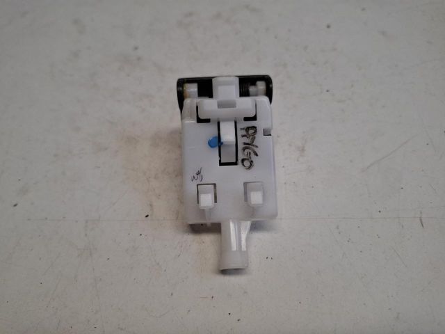 bontott TOYOTA AYGO Tankajtó Nyitó Kar / Gomb