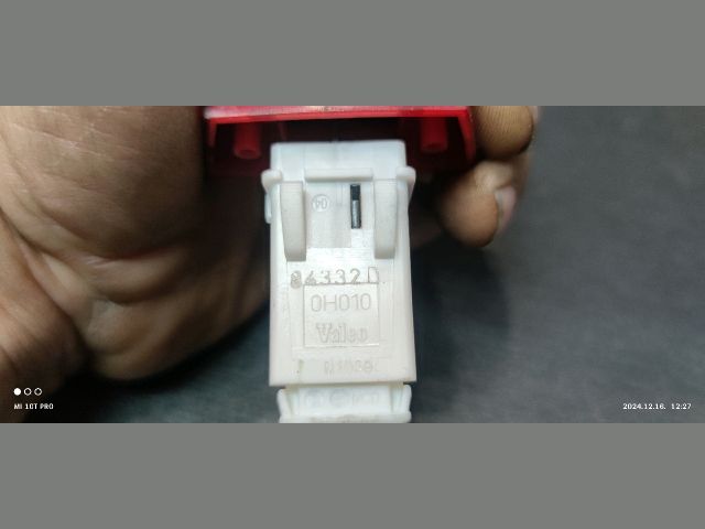 bontott TOYOTA AYGO Vészvillogó Kapcsoló