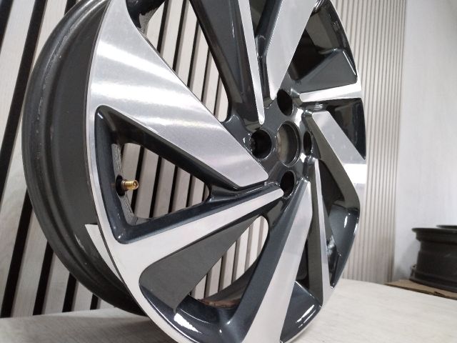 bontott TOYOTA AYGO X Alufelni (1 db)