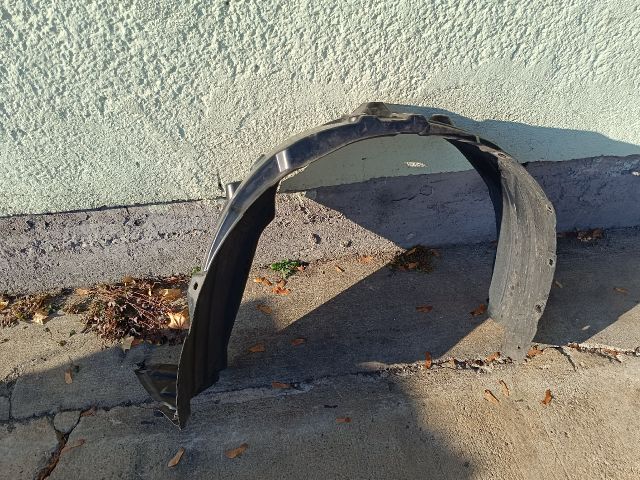 bontott TOYOTA AYGO X Bal első Első Dobbetét (Kerékjárati, Műanyag)