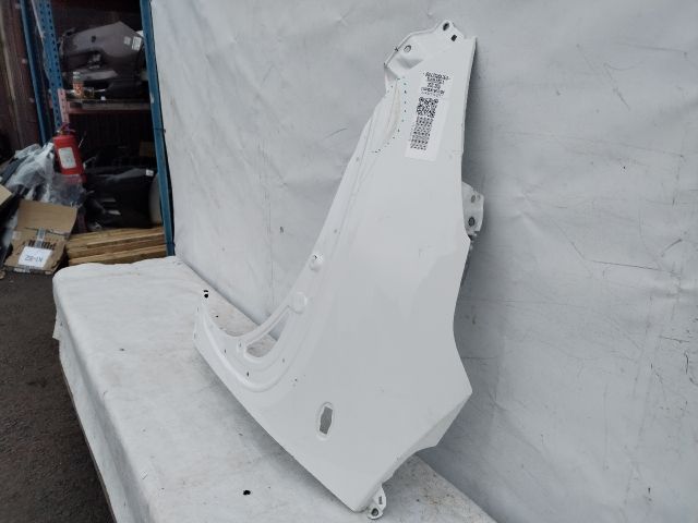 bontott TOYOTA AYGO X Bal első Sárvédő