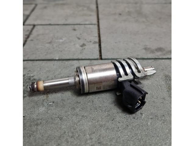 bontott TOYOTA C-HR Porlasztó (1 db)