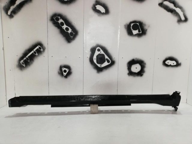 bontott TOYOTA C-HR Bal első Küszöb Díszléc