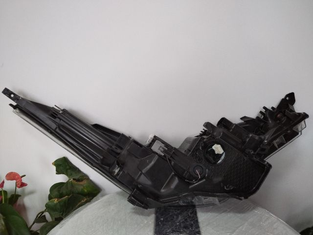 bontott TOYOTA C-HR Bal Fényszóró