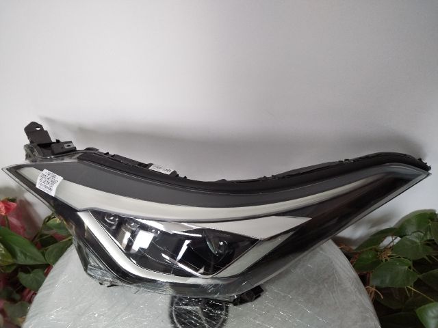 bontott TOYOTA C-HR Bal Fényszóró