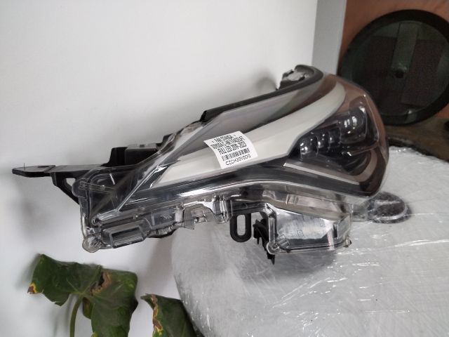 bontott TOYOTA C-HR Bal Fényszóró