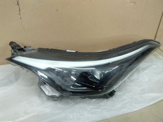 bontott TOYOTA C-HR Bal Fényszóró