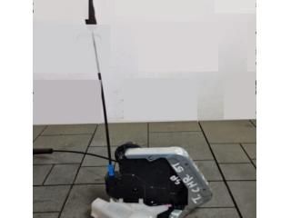 bontott TOYOTA C-HR Bal hátsó Ajtózár