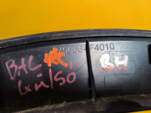 bontott TOYOTA C-HR Bal hátsó Sárvédő Díszléc