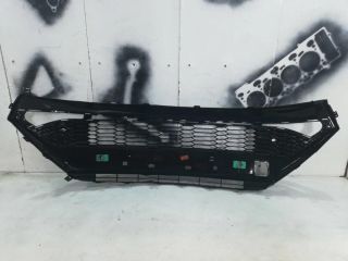 bontott TOYOTA C-HR Első Lökhárító Alsó Középső Díszrács