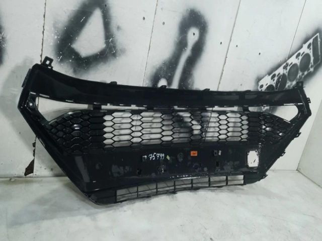 bontott TOYOTA C-HR Első Lökhárító Alsó Középső Díszrács