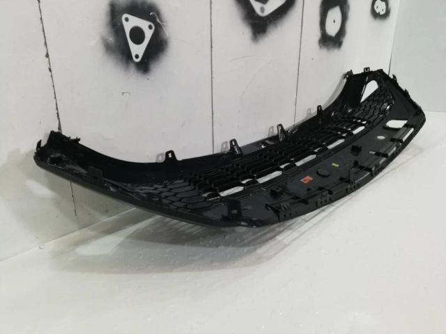 bontott TOYOTA C-HR Első Lökhárító Alsó Középső Díszrács