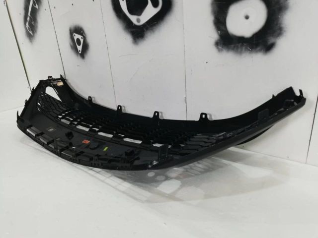 bontott TOYOTA C-HR Első Lökhárító Alsó Középső Díszrács