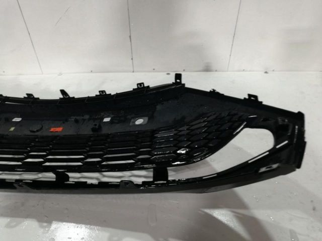 bontott TOYOTA C-HR Első Lökhárító Alsó Középső Díszrács