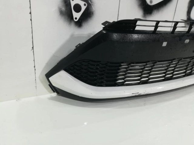 bontott TOYOTA C-HR Első Lökhárító Alsó Középső Díszrács