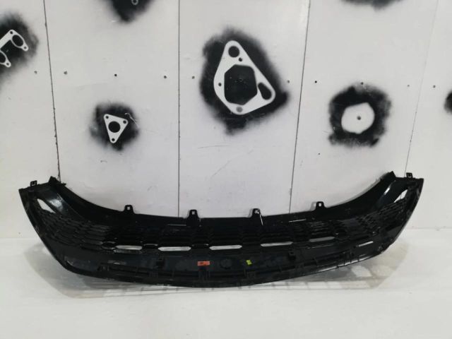 bontott TOYOTA C-HR Első Lökhárító Alsó Középső Díszrács