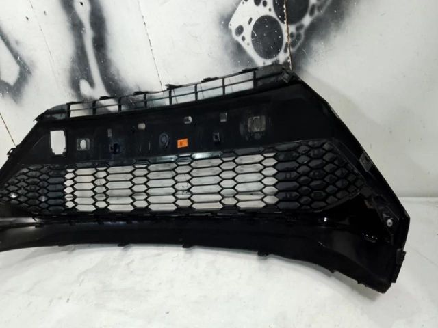 bontott TOYOTA C-HR Első Lökhárító Alsó Középső Díszrács