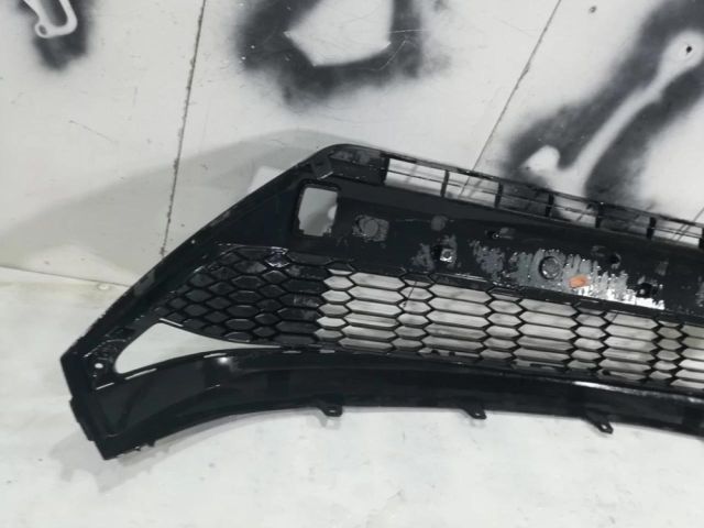 bontott TOYOTA C-HR Első Lökhárító Alsó Középső Díszrács