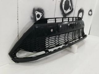 bontott TOYOTA C-HR Első Lökhárító Alsó Középső Díszrács