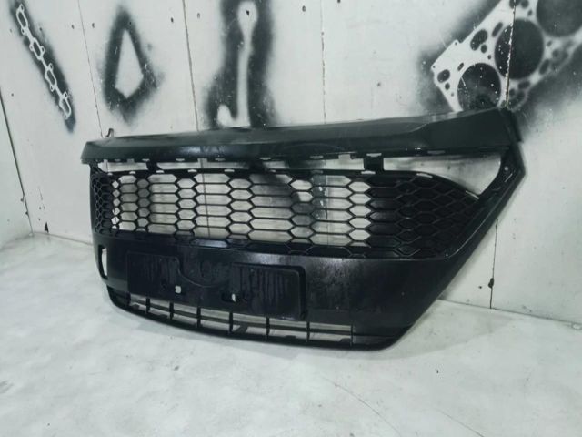 bontott TOYOTA C-HR Első Lökhárító Alsó Középső Díszrács