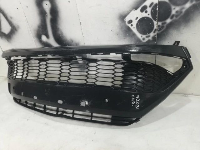 bontott TOYOTA C-HR Első Lökhárító Alsó Középső Díszrács