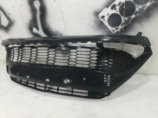 bontott TOYOTA C-HR Első Lökhárító Alsó Középső Díszrács