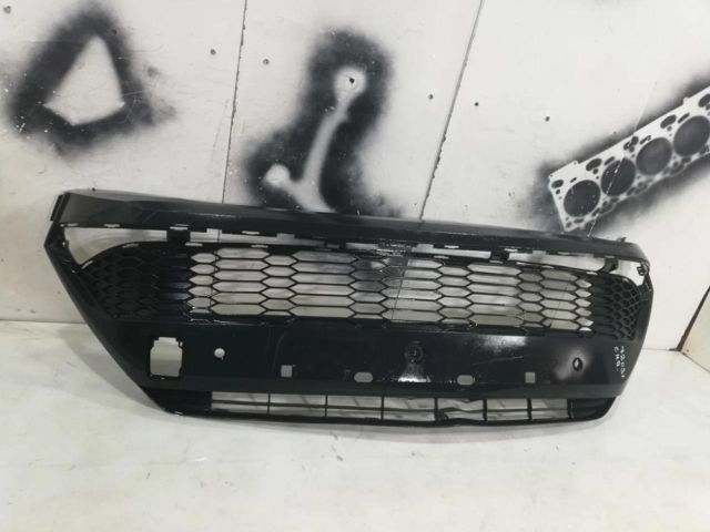 bontott TOYOTA C-HR Első Lökhárító Alsó Középső Díszrács