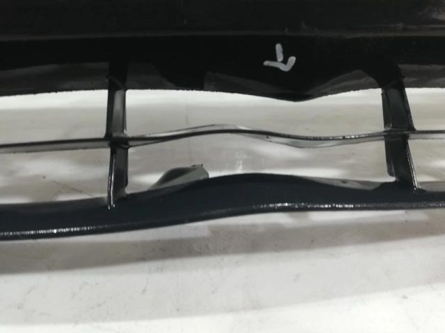 bontott TOYOTA C-HR Első Lökhárító Alsó Középső Díszrács