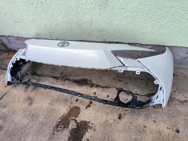 bontott TOYOTA C-HR Első Lökhárító (Részeivel)