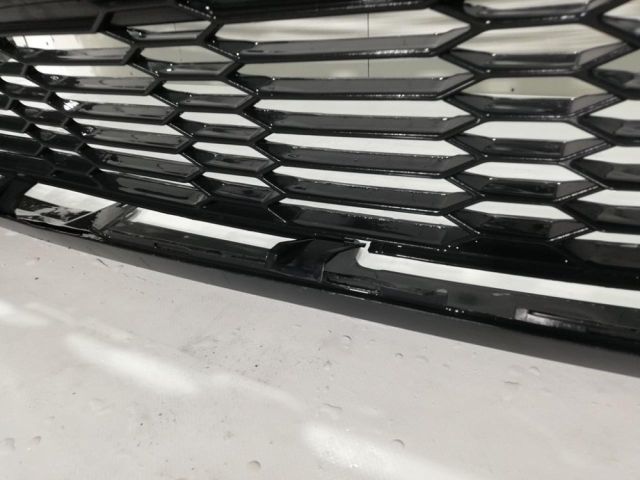 bontott TOYOTA C-HR Első Lökhárító (Üresen)