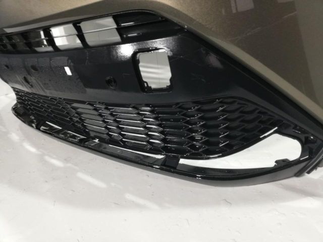 bontott TOYOTA C-HR Első Lökhárító (Üresen)