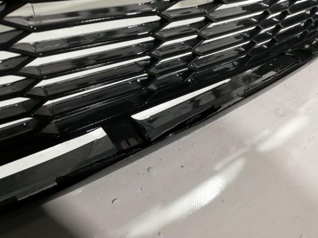 bontott TOYOTA C-HR Első Lökhárító (Üresen)