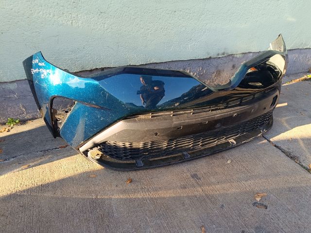 bontott TOYOTA C-HR Első Lökhárító (Üresen)