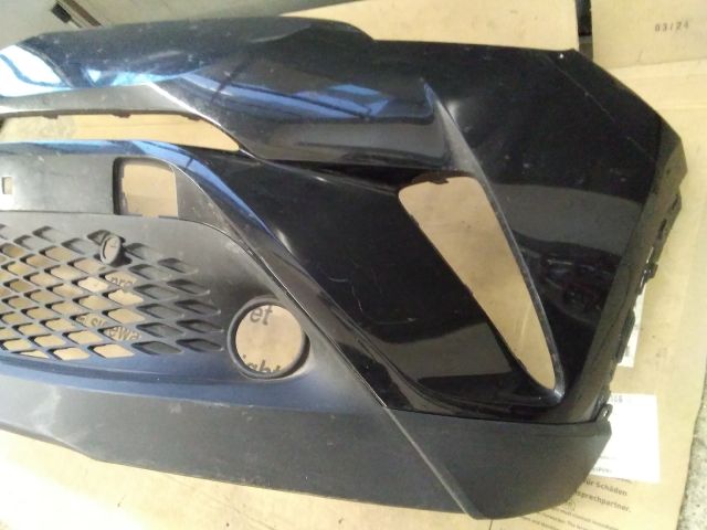 bontott TOYOTA C-HR Első Lökhárító (Üresen)