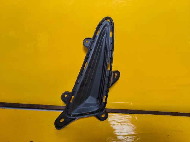 bontott TOYOTA C-HR Jobb első Lökhárító Díszléc