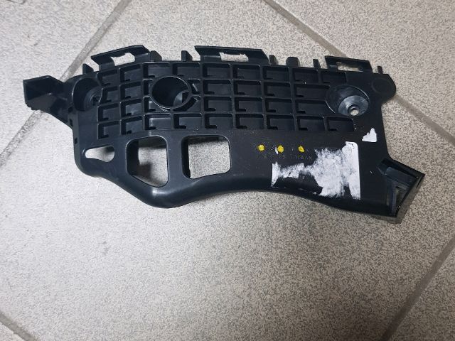 bontott TOYOTA C-HR Jobb első Lökhárító Tartó (Műanyag)