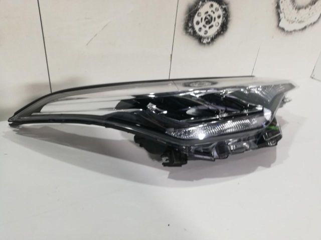 bontott TOYOTA C-HR Jobb Fényszóró