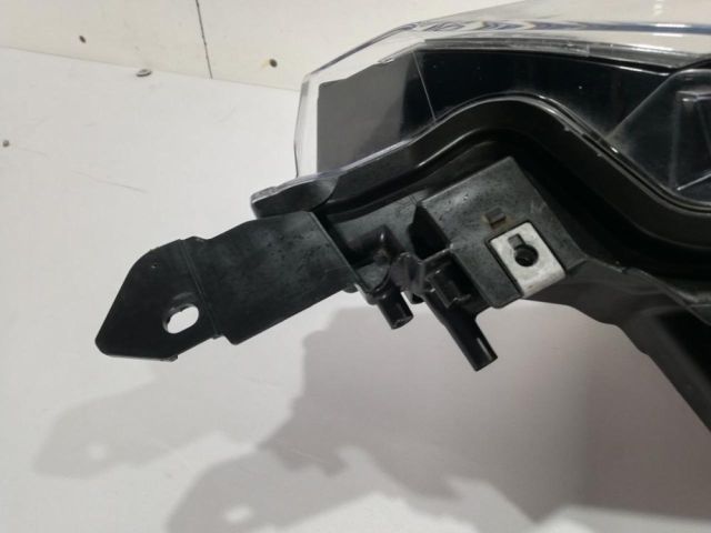 bontott TOYOTA C-HR Jobb Fényszóró