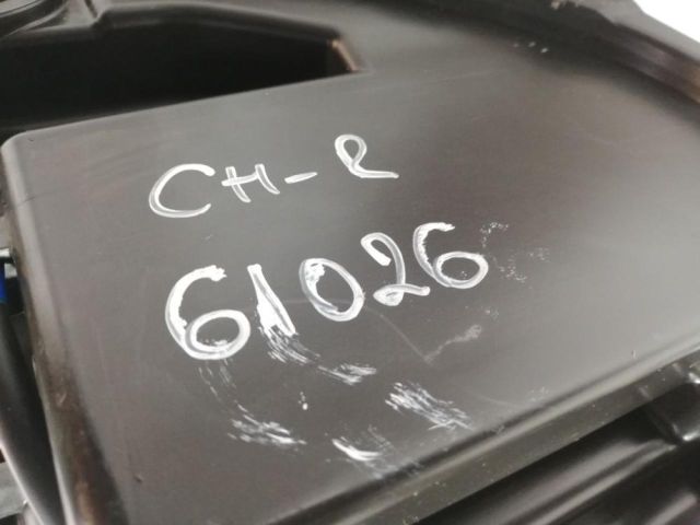 bontott TOYOTA C-HR Jobb Fényszóró