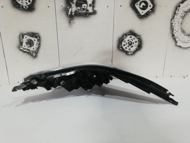 bontott TOYOTA C-HR Jobb Fényszóró