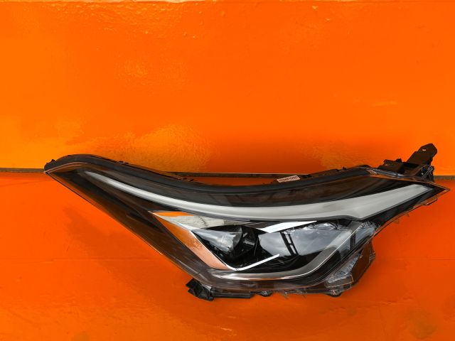 bontott TOYOTA C-HR Jobb Fényszóró