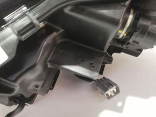 bontott TOYOTA C-HR Jobb Fényszóró