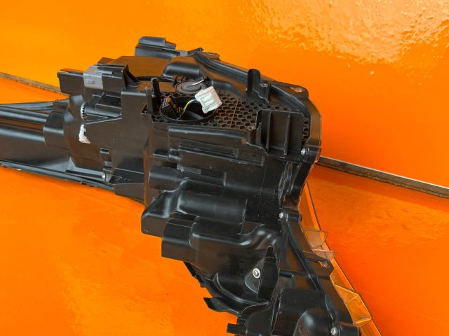 bontott TOYOTA C-HR Jobb Fényszóró