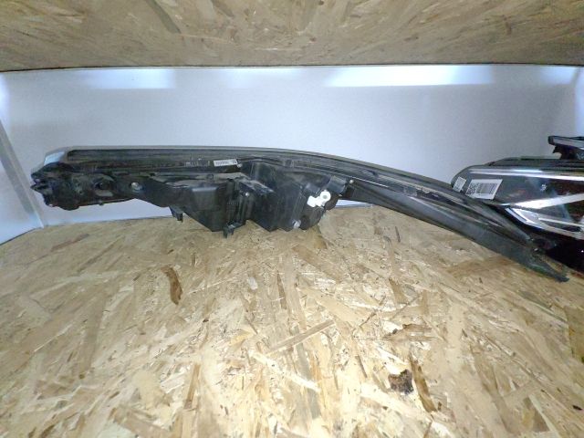 bontott TOYOTA C-HR Jobb Ledes Fényszóró