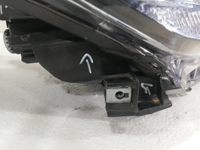 bontott TOYOTA C-HR Jobb Ledes Fényszóró