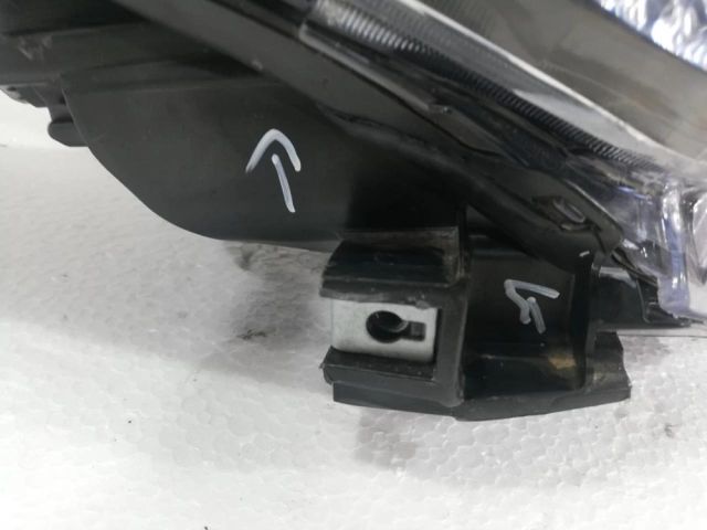 bontott TOYOTA C-HR Jobb Ledes Fényszóró