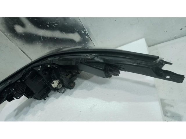 bontott TOYOTA C-HR Jobb Ledes Fényszóró