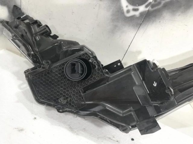 bontott TOYOTA C-HR Jobb Ledes Fényszóró