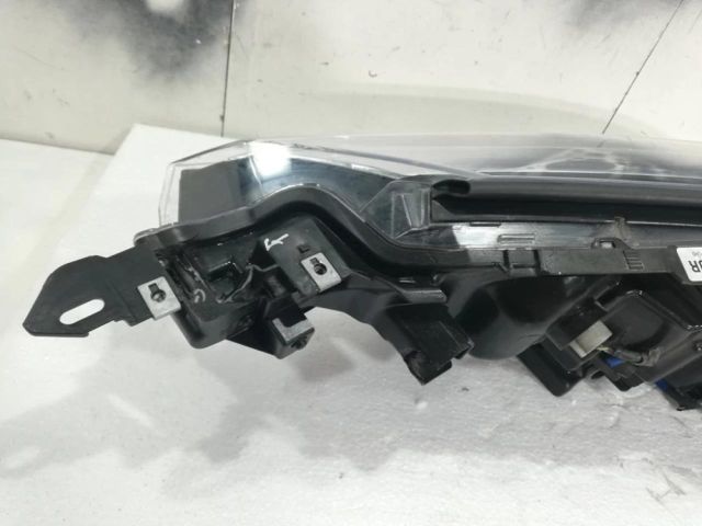 bontott TOYOTA C-HR Jobb Ledes Fényszóró