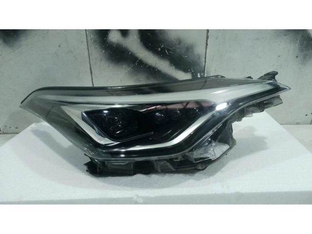 bontott TOYOTA C-HR Jobb Ledes Fényszóró